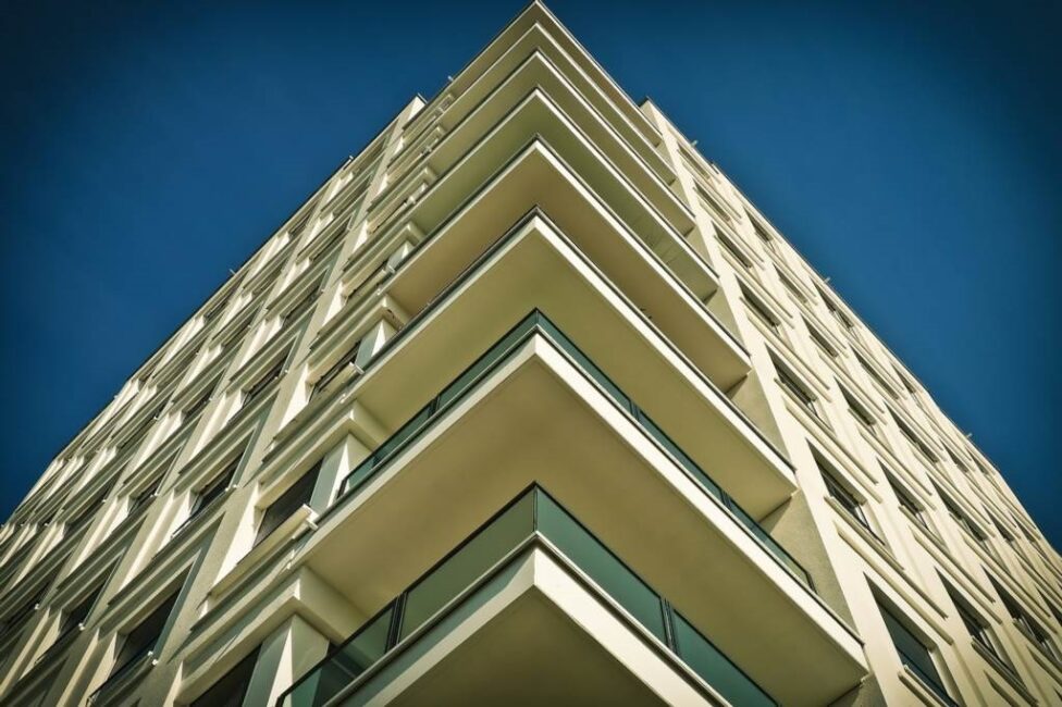 Kwiaty doniczkowe na wietrzny balkon