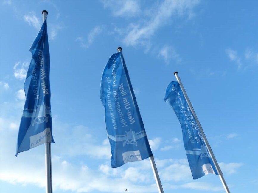 Uchwyt na flagę na boisku sportowym