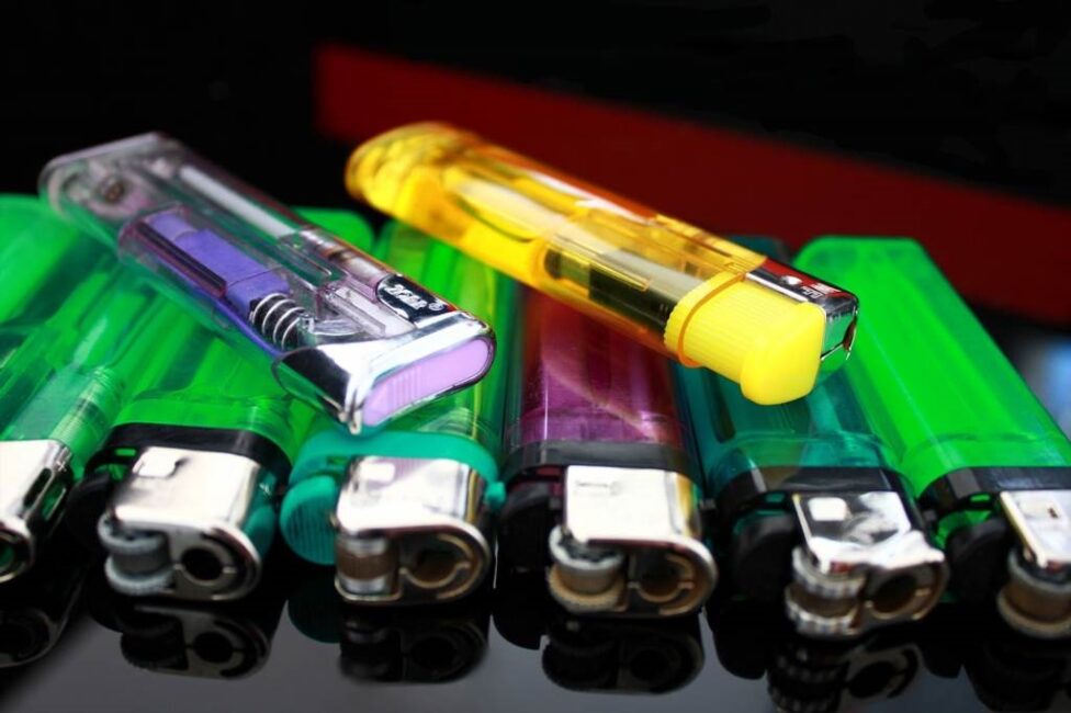 Zapalniczka bic gdzie jest otwór do napełniania